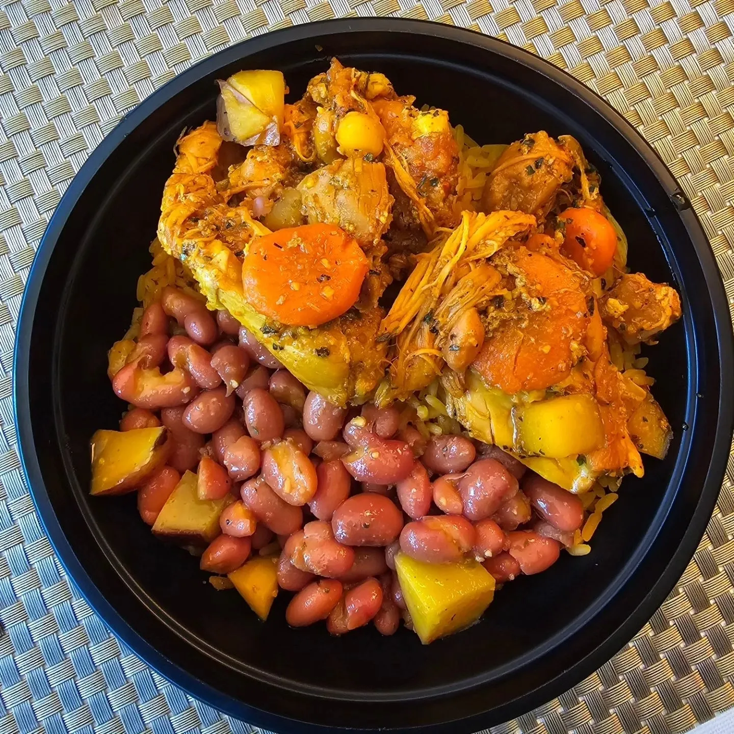 A bowl of food with beans and meat.